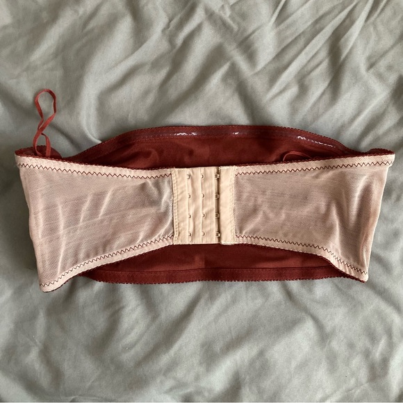 out from under strapless bra - Picture 2 of 3